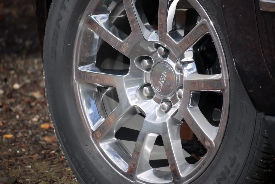  GMC Yukon Denali 2015 года  (фото 23 из 52)